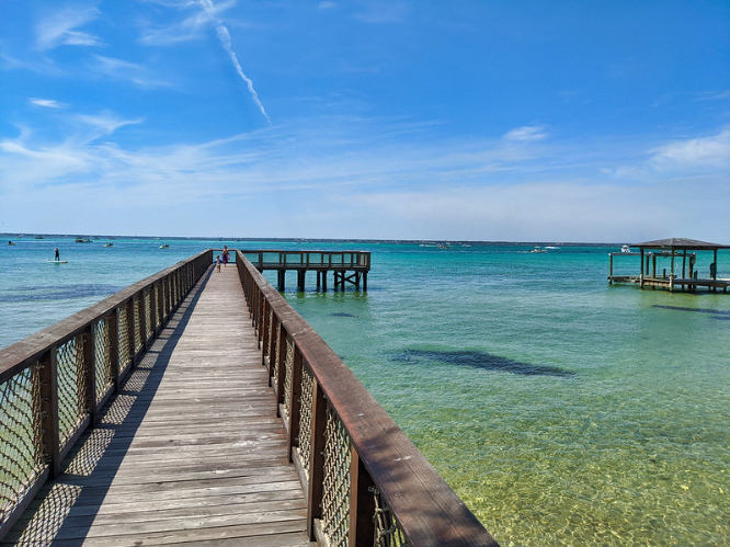 Beach way of Captain Leonard Destin Park / Flickr / fisherbay
Link: https://flickr.com/photos/fisherbray/51350622761/