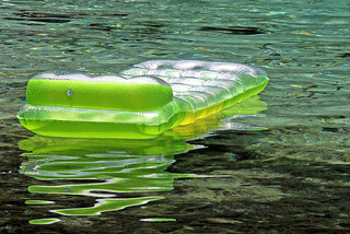 Clear water of the Suwannee River / Flickr / seddeg
Link: https://flickr.com/photos/25709079@N03/14798745833/