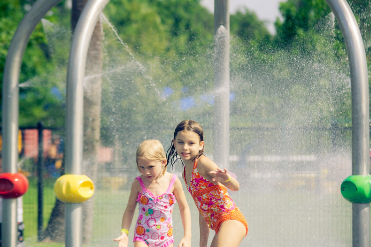 Dr. P. Phillips Community Park's splash pads / Flickr / Kelly
Link: https://flickr.com/photos/rain0975/29353022391/in/photolist-LHPUUX-fieHF2-fitTwU-fieK5Z-fitQLQ-fitYas-zpL4YG-2jQVWny-pWWhuH-7JPm9a-9wjaEj-awKWKa-aqmdSX-aqmdBt-8dKE7A-8dKEwA-8dGqV6-8dKEJu-7JTgVG-aqoUmf-aqoU4h-8dGrqZ-2icYARx-8dKF9E-8dGrz6-8dGrdR-e4xGeA-2g55DxT-8o9BZw-QP5ZDK-fieBR6-fitPLs-fitSX1-fitUtQ-fitSay-2j7eokd-fieGdF-cgLSfA-cozbZd-cgLRnm-cgLQZW-8dGqck-cgLRPs-awNFfL-cgLTvb-cgLSE7-cozbyq-cozbas-awNFa7-8dKETm/