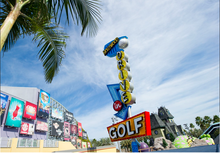 Entrance sign at Hollywood Drive-In Golf / Flickr / Visit Orlando
Link: https://flickr.com/photos/visitorlando/6797174433/