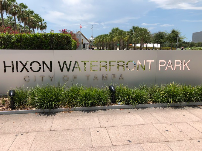 Entrance sign of the Curtis Hixon Waterfront Park / Flickr / Todd
Link: https://flickr.com/photos/vanhoosear/43540082705/