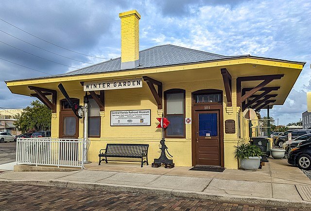Exterior structure of the Central Florida Railroad Museum / Wikimedia / MikeFlorida
Link: https://upload.wikimedia.org/wikipedia/commons/thumb/d/d2/CFRM_11-4-21.jpg/640px-CFRM_11-4-21.jpg