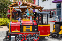 Pearl Express Train at Icon Park / Flickr / Victor
Link: https://flickr.com/photos/vwalters10/40928815693/