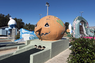 Sculpture at Goofy Golf of Pensacola / Flickr / Dean Jeffrey
Link: https://flickr.com/photos/29276830@N02/39185162901/