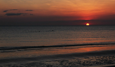 Sunset at Vanderbilt Beach / Flickr / Laura
Link: https://flickr.com/photos/lauraghurtado/8896311885/