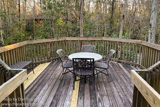 Veranda of the DVC Treehouse Villas / Flickr / Dan
Link: https://flickr.com/photos/theverynk/49656378667/