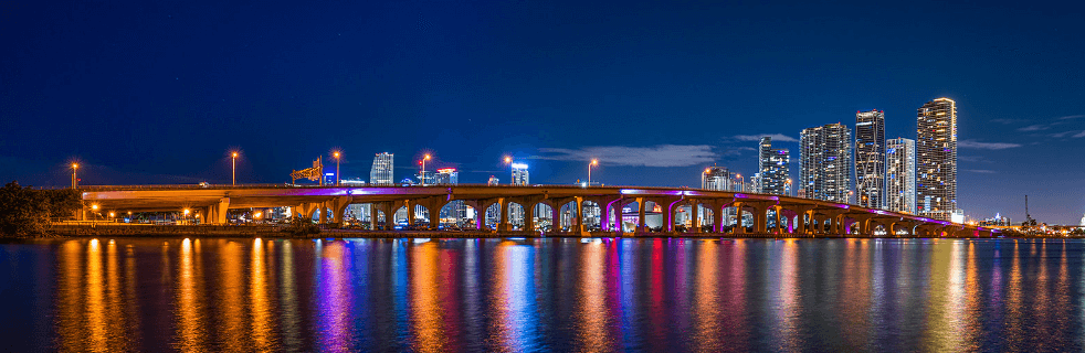 City lights and MacArthur Causeway / Flickr / Artem Shestakov
Link: https://flic.kr/p/2mYL32S