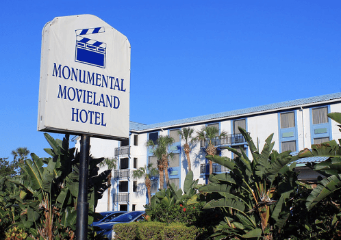 Entrance sign of Monumental Movieland Hotel / Flickr / Matthew Wallace
Link: https://flic.kr/p/rXK591
