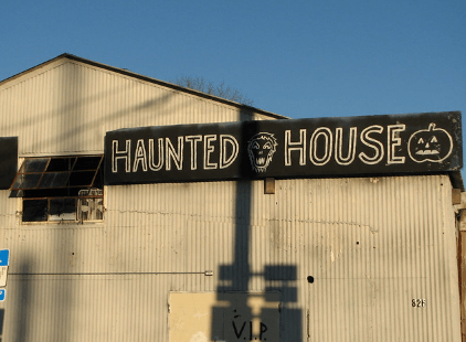 Haunted house sign at Terror of Tallahassee / Flickr / Andy Callahan
Link: https://flic.kr/p/7yrscu
