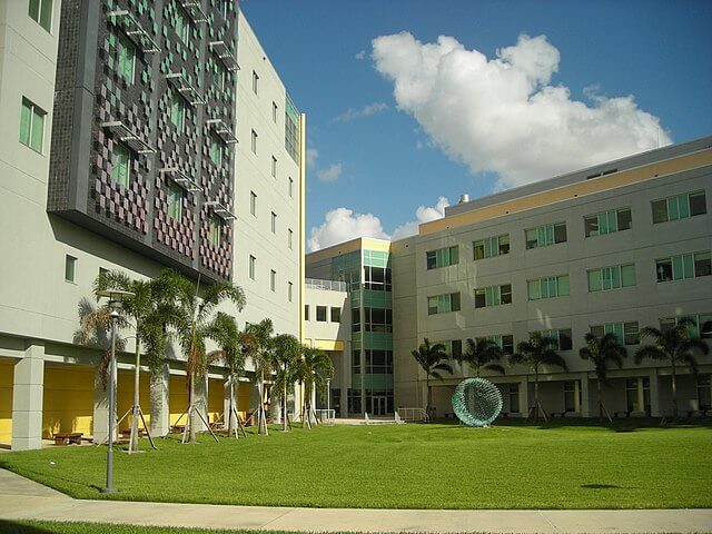 Building at Herbert Wertheim College of Medicine / Wikimedia Commons / Comayagua99 
Link: https://commons.wikimedia.org/wiki/File:FIU_HLS.JPG