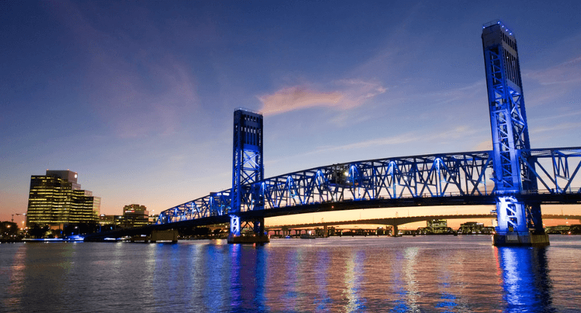 Night view of John T. Alsop Jr. Bridge / Flickr / Yih-Choung Yu
Link: https://flic.kr/p/PHSSWk