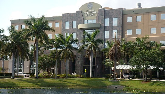 Terry Building of Nova Southeastern University College Of Osteopathic Medicine / Wikipedia / Dgreco
Link: https://en.wikipedia.org/wiki/Nova_Southeastern_College_of_Osteopathic_Medicine#/media/File:HPDatnsu.jpg
