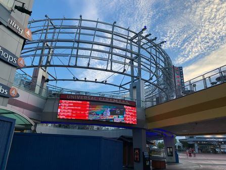 Outside view of Cinemark Orlando and XD / Flickr / greenth1ng
Link: https://flic.kr/p/2mvGLpN