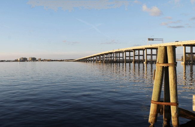 Side angle of Caloosahatchee Bridge / Flickr / Joseph Dennis
Link: https://flic.kr/p/23cc6Me