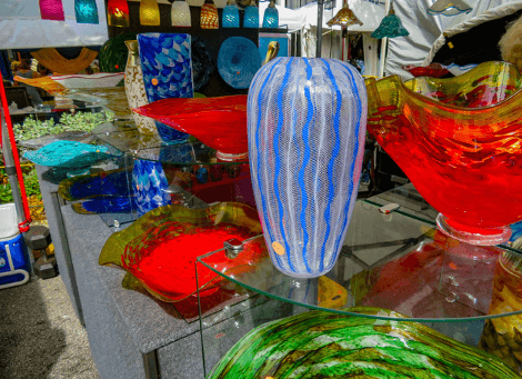 Art displays at the Las Olas Art Fair / Flickr / Wilhelm Guggisberg
Link: https://flic.kr/p/CEegE3