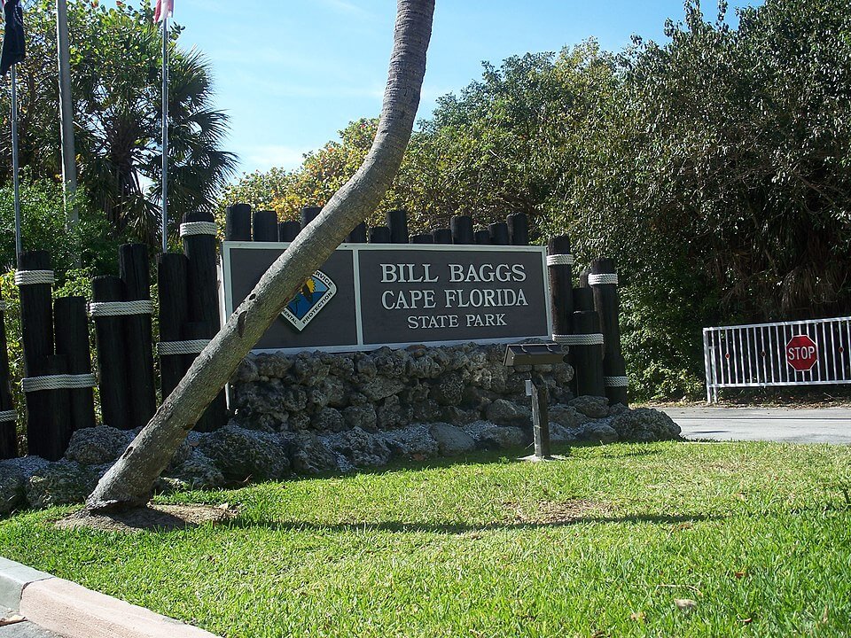 Signpost of Bill Baggs Cape Florida State Park / Wikipedia / Ebyabe https://en.wikipedia.org/wiki/Bill_Baggs_Cape_Florida_State_Park#/media/File:Bill_Baggs_SP_sign01.jpg