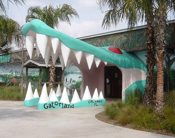 Entrance to Gator Spot / Wikipedia / Bobak Ha’eri https://en.wikipedia.org/wiki/Gatorland#/media/File:Gatorland_entrance_-Florida-23Feb2006.jpg