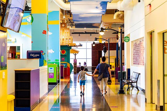 Level 2 of Glazer Children's Museum / Wikipedia / GlazerChildrensMuseum


Link: https://en.wikipedia.org/wiki/Glazer_Children%27s_Museum#/media/File:GCM_Building_Interior.jpg