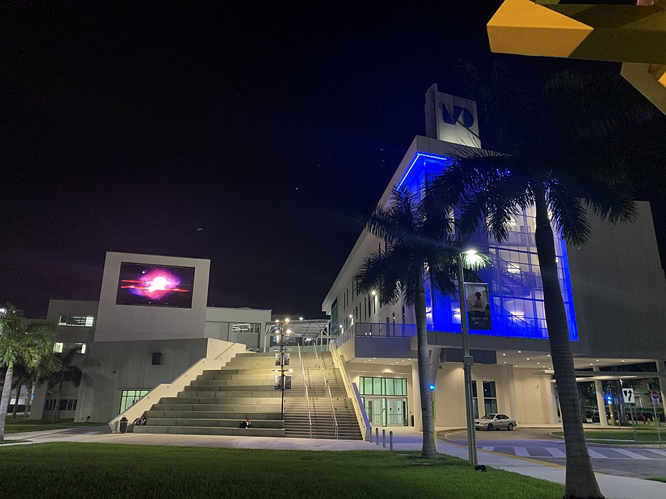 Night View of Miami Dade College Campus / Wikipedia / Yenayanes https://en.wikipedia.org/wiki/Miami_Dade_College#/media/File:Miami_Dade_Hialeah.jpg