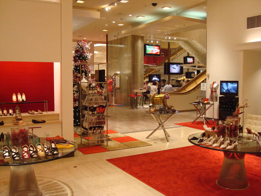 Interior of Neiman Marcus store / Wikipedia / Dfwcrea8ive https://en.wikipedia.org/wiki/Neiman_Marcus#/media/File:Neimanmarcusdallas02.jpg