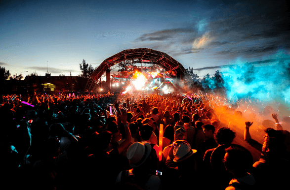 Nighttime scene at Electric Daisy Carnival / Flickr / Toni Francois
Link: https://flic.kr/p/maFyXW