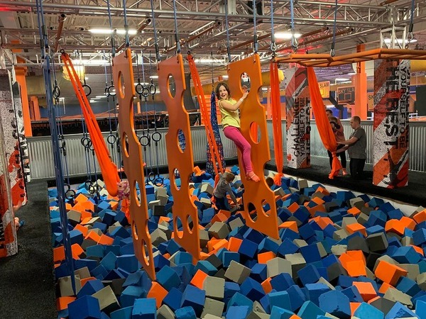 Playing at Skyzone Trampoline Park / Flickr / Larry Koester https://flic.kr/p/2onjDMP