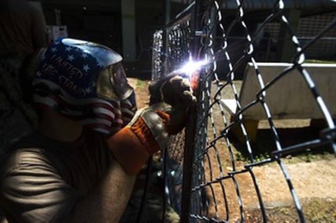 Student at Tulsa Welding School Jacksonville / Flikr / Navfac https://flic.kr/p/WdSwXE