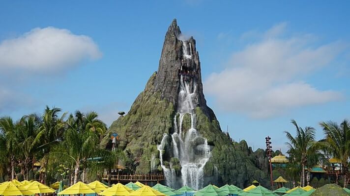 Krakatau Volcano at Volcano Bay / Wikipedia / Jedi94 https://en.wikipedia.org/wiki/Volcano_Bay#/media/File:Krakatau_at_Volcano_Bay.jpg