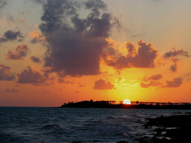 Sunset at Bahia Honda State Park / Wikipedia / Mwanner
Link: https://en.wikipedia.org/wiki/Bahia_Honda_Key#/media/File:Bahia_Honda_Sunset.jpg