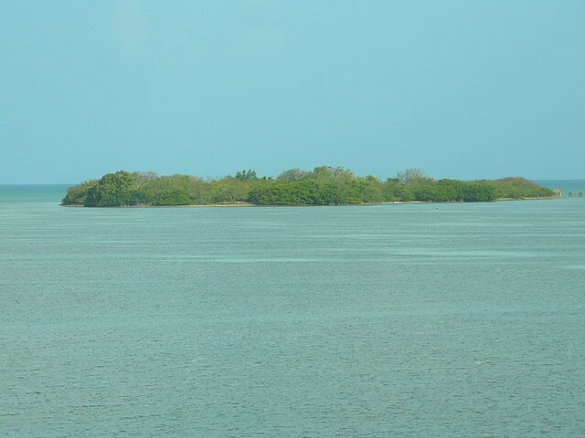 Distant View of Indian Key / Wikipedia / Averette
Link: https://en.wikipedia.org/wiki/Indian_Key,_Florida#/media/File:Indian_Key.jpg