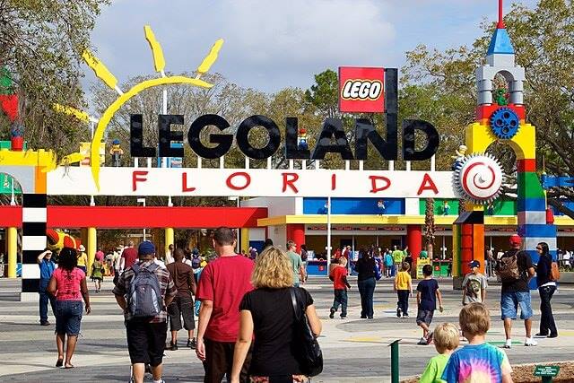 Crowds Flock Into Legoland / Wikipedia / Nathan Forget
Link: https://en.wikipedia.org/wiki/Legoland_Florida