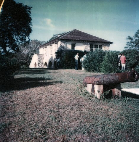 Abandoned Structure on Lignumvitae Key / Wikipedia / Florida Keys--Public Libraries
Link: https://en.wikipedia.org/wiki/Lignumvitae_Key