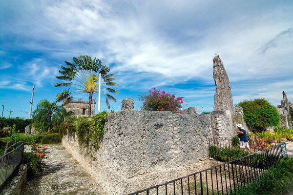 Coral Castle / Flickr / Matthew Dillon

Link: https://flic.kr/p/2ixTKqG