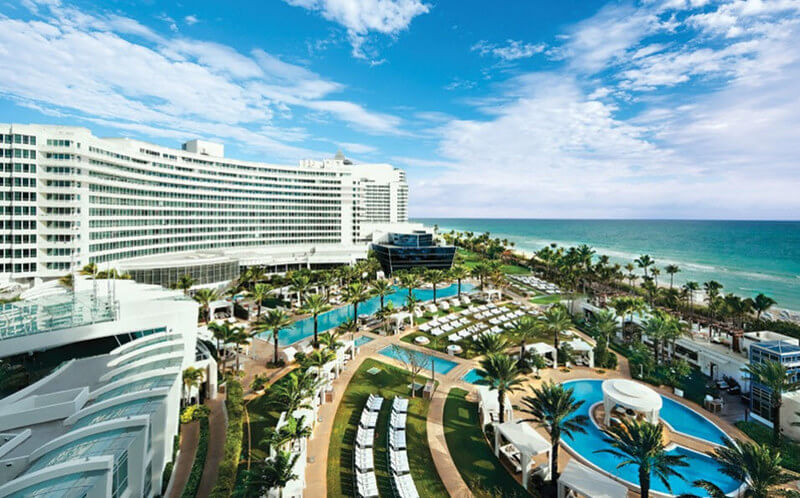 Aerial view of Fontainebleau Miami Beach Hotel / Flickr / Kelly
Link:
https://www.flickr.com/photos/54208085@N04/6258742744/