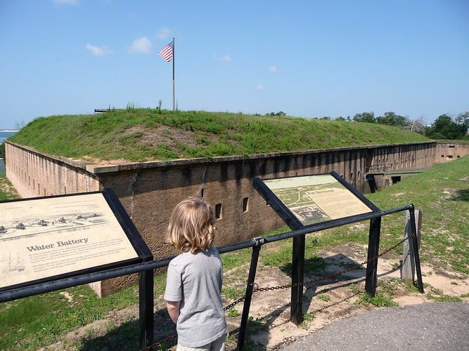 Fort Barrancas - Pensacola, FL / Flickr / chapstickaddict

Link: https://flic.kr/p/6LZwwL
