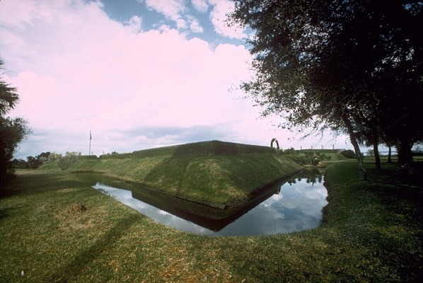 Fort Caroline National Memorial / Wikipedia / NPS Photo

Link: https://en.wikipedia.org/wiki/Fort_Caroline#/media/File:Fort_Caroline_moat_FOCA1566.jpg