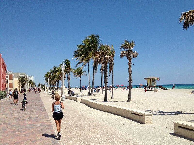 Explore the vibrant energy of Hollywood Beach Broadwalk / Flickr / Phillip Pessar
Link:
https://www.flickr.com/photos/southbeachcars/42418719091/