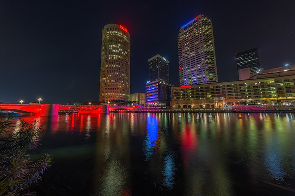 Kennedy over the Tampa Riverwalk / Flickr / Matthew Paulson

Link: https://flic.kr/p/LY117i