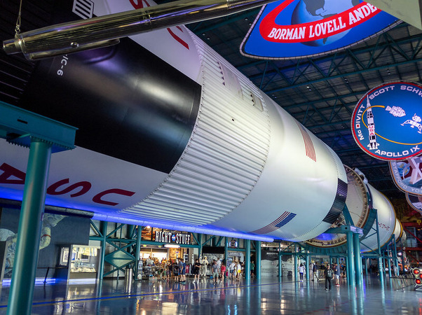 Kennedy Space Center / Flickr / Matthew Dillon

Link: https://flic.kr/p/2iWNDyn