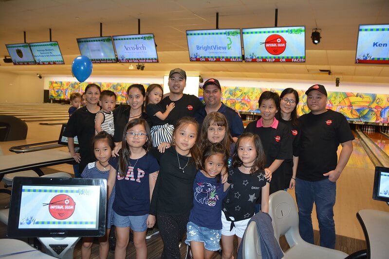 Family nourishes with magical SpareZ Bowling / Flickr / Carl Lender
Link:
https://www.flickr.com/photos/clender/46871111355/
