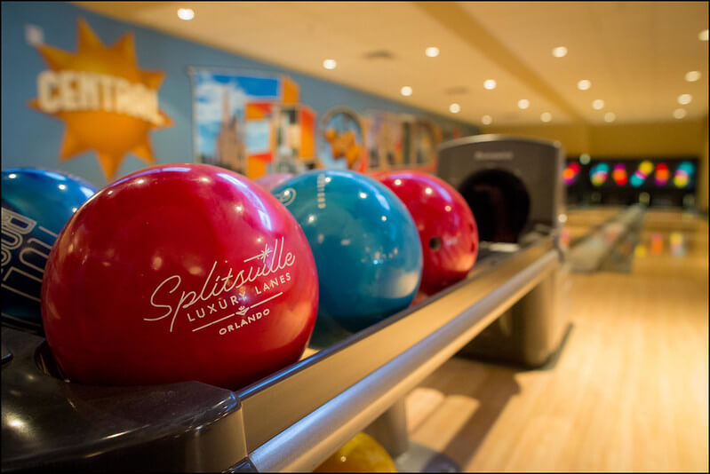 Bring relaxation indulging with magical Splitsville Lanes / Flickr / Alan Rappa
Link:
https://www.flickr.com/photos/popkid/8264500452/