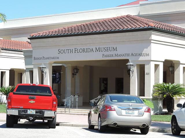 Outside view of The Bishop Museum of Science and Nature / Wikipedia / Netweave
Link:
https://en.wikipedia.org/wiki/Bishop_Museum_of_Science_and_Nature#/media/File:South_Florida_Museum_Main_Entrance_2014.JPG