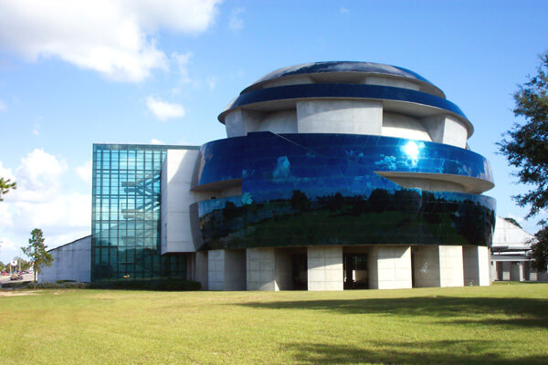 Step into the heaven of The Saunders Planetarium – MOSI / Wikipedia / Tampa MOSI
Link:
https://en.wikipedia.org/wiki/Museum_of_Science_%26_Industry_(Tampa)#/media/File:IMAX_Exterior.jpg