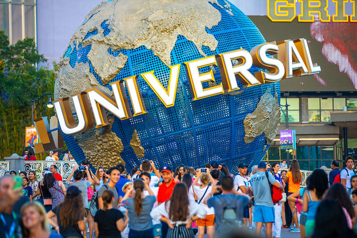 Outside view of Universal Studios Florida / Flickr / Thomas Hawk

Link: https://flic.kr/p/2kRLWX4