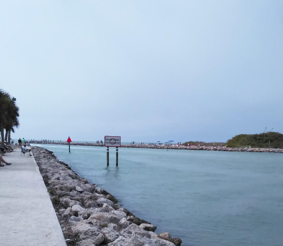 The Venice Jetty / Wikipedia / JJBers 

Link: https://en.wikipedia.org/wiki/Venice,_Florida#/media/File:Venice_Jetty.jpg