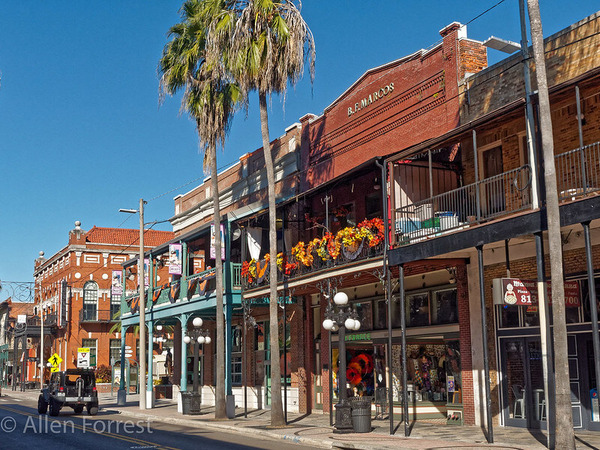 Ybor City Street / Flickr / Allen Forrest

Link: https://flic.kr/p/NBPLns