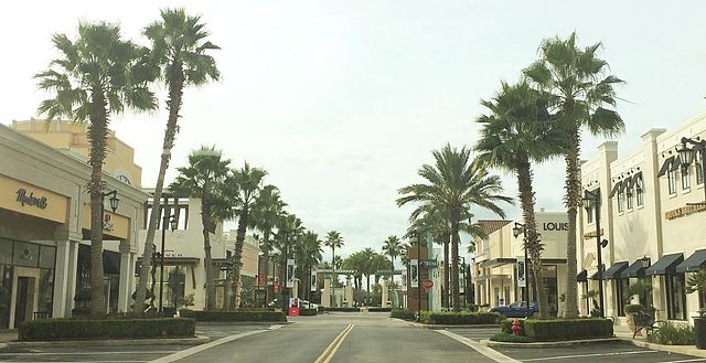 A view of St Johns Town Center / Wikipedia / Excel23
Link: https://en.wikipedia.org/wiki/St._Johns_Town_Center#/media/File:StJohnsTCJax.jpg 
