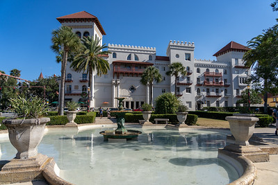 Casa Monica Resort & Spa, Autograph Collection / Flickr / RH & XL
Link: https://flic.kr/p/2nNwmh7 
