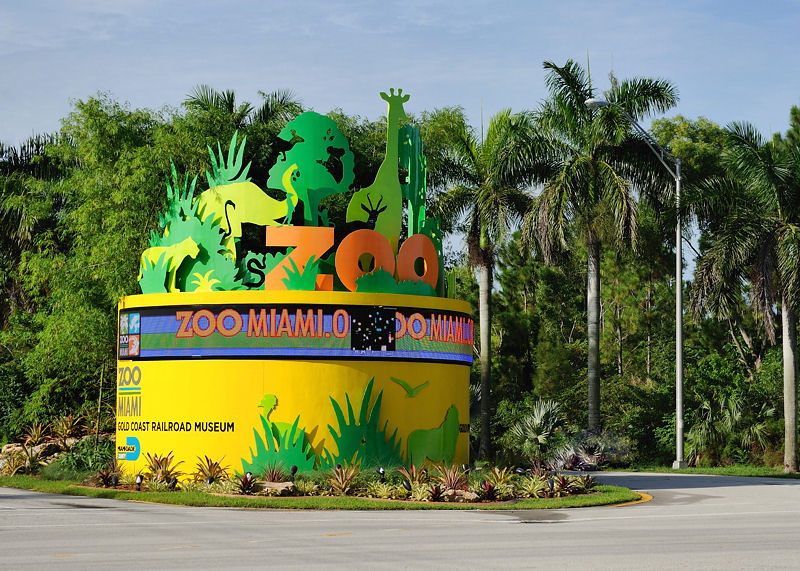 Entrance view of Zoo Miami / Wikimedia Commons / Alexf
Link: https://commons.wikimedia.org/wiki/File:ZooMiamiAugust2010.jpg
