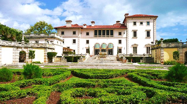 Exterior view of Vizcaya Museum & Gardens / Wikimedia Commons / Marc Averette
Link: https://commons.wikimedia.org/wiki/File:Villa_Vizcaya_20110228.jpg
